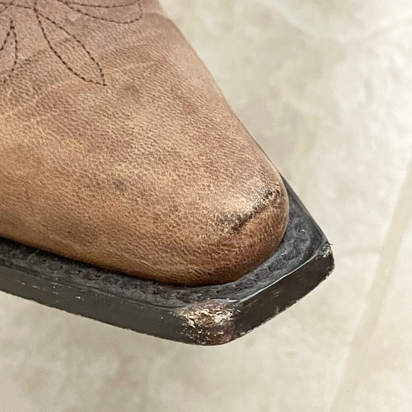 Gorgeous J.B. Dillon distressed leather cowgirl booties! - Picture 14 of 17